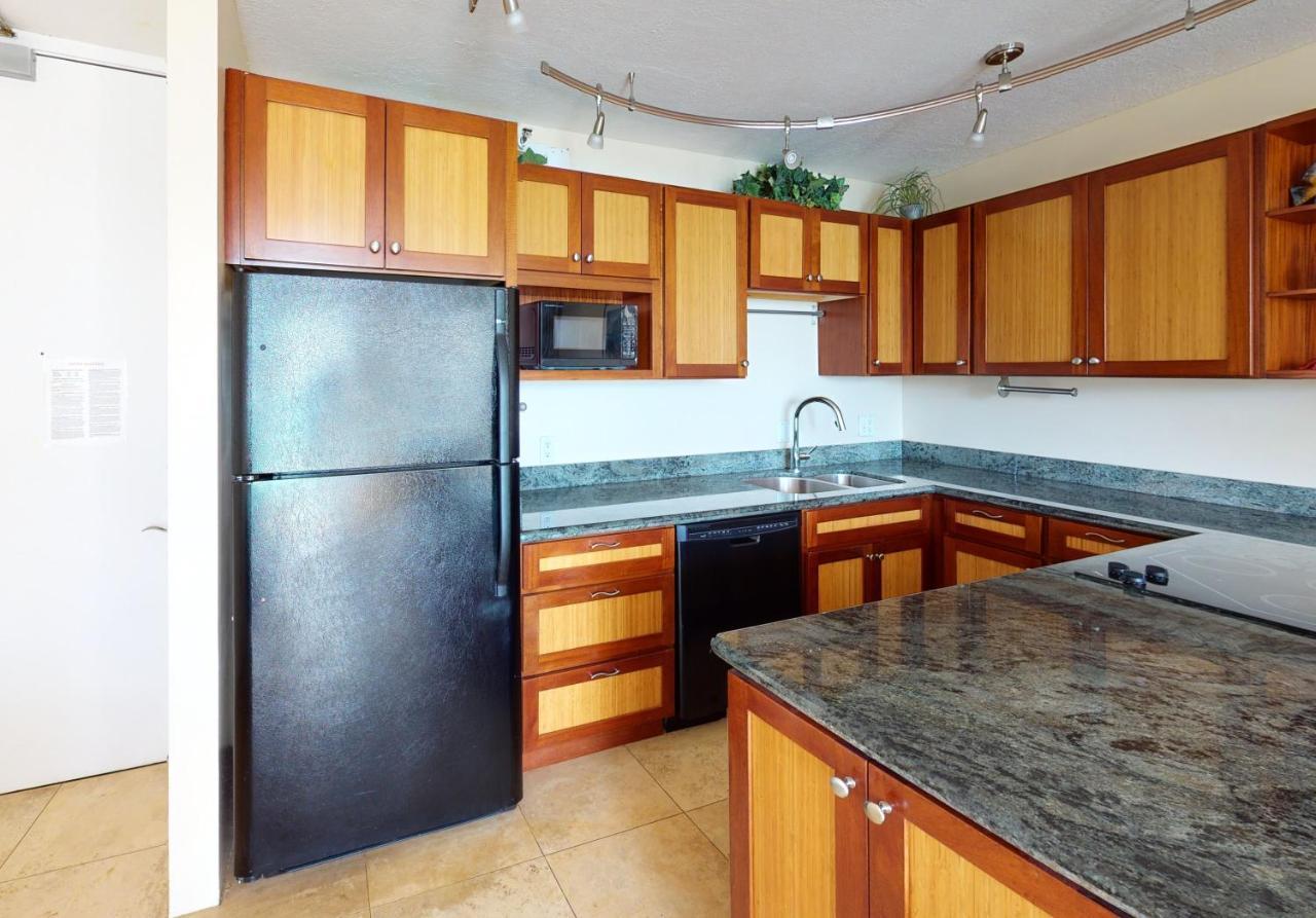 הונולולו Sea View Condos At The Waikiki Banyan - Free Parking! מראה חיצוני תמונה
