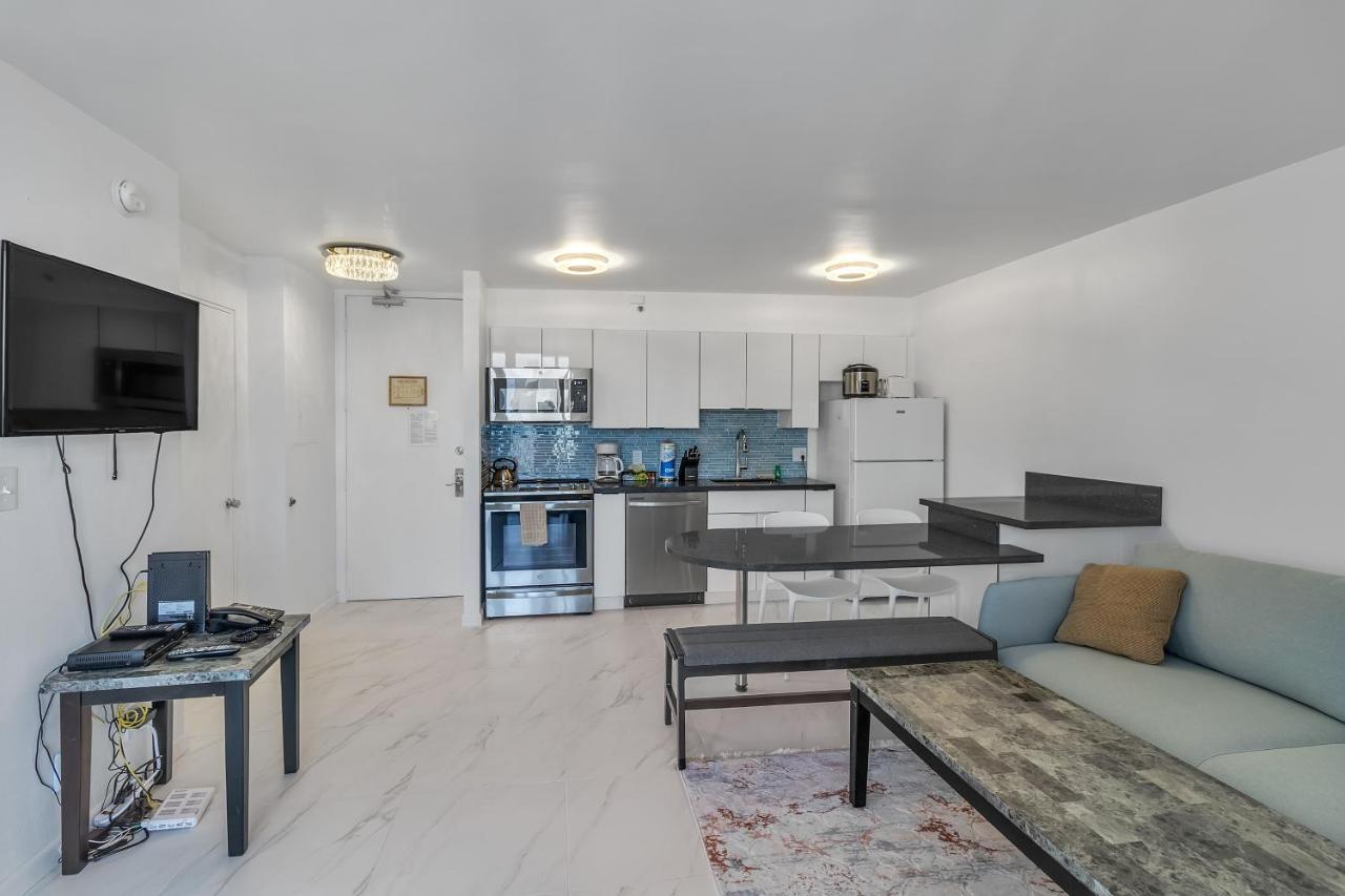 הונולולו Sea View Condos At The Waikiki Banyan - Free Parking! מראה חיצוני תמונה